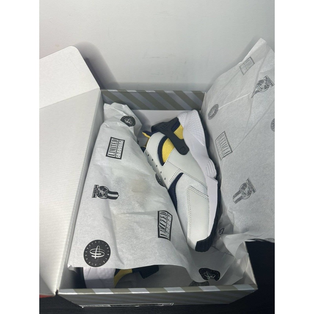 Nike Air Huarache Michigan White Navy Blue Yellow Black DD1068-107 Men's 8.5 New - Picture 6 of 7